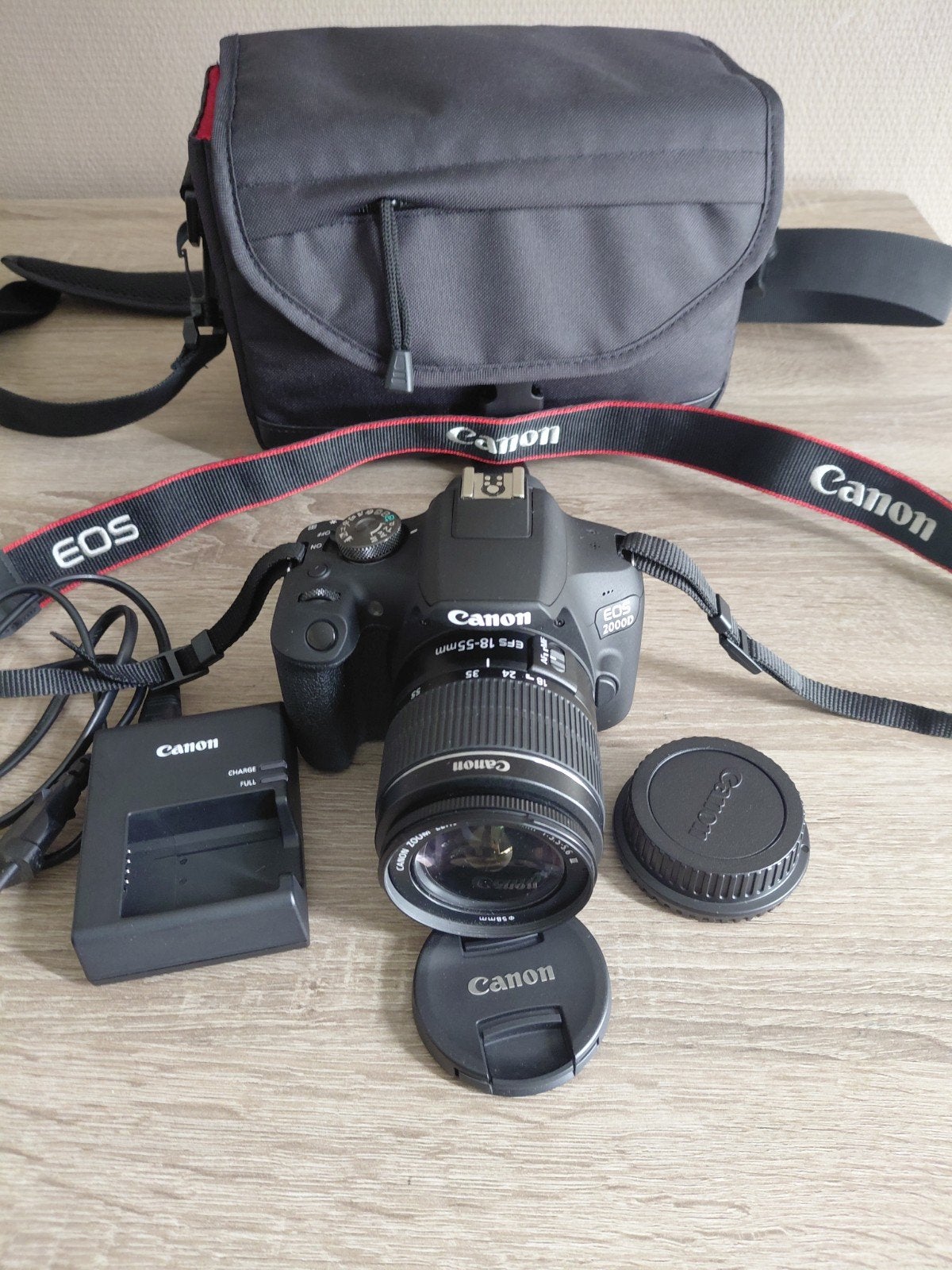 Canon EOS 2000d camera met WIFI verbinding, Ophalen, Zo goed als nieuw, Canon, 8 keer of meer
