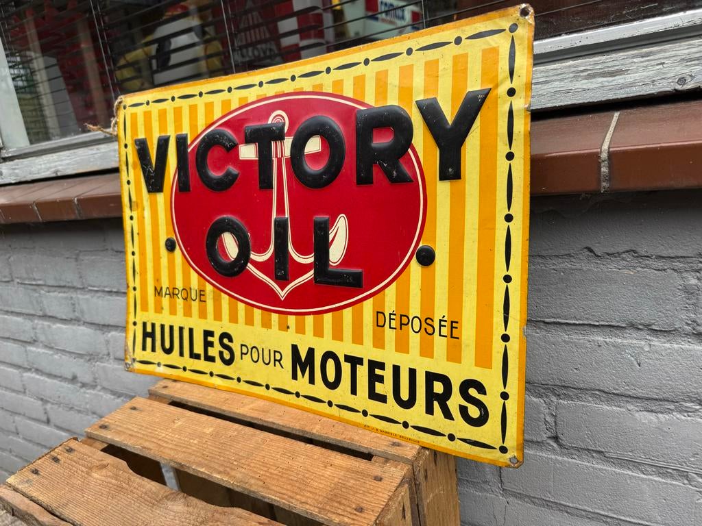 Vintage Victory Oil Reclamebord - Huiles pour Moteur, Reclamebord, Gebruikt, ., Ophalen of Verzenden