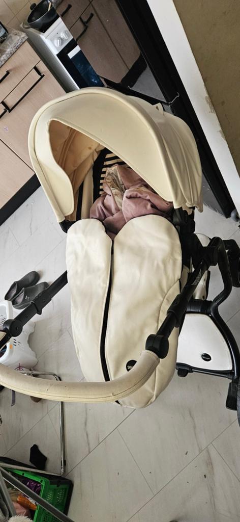Witte kinderwagen met verstelbare duwstang, Gebruikt, Kinderwagen, Overige merken, Verstelbare duwstang