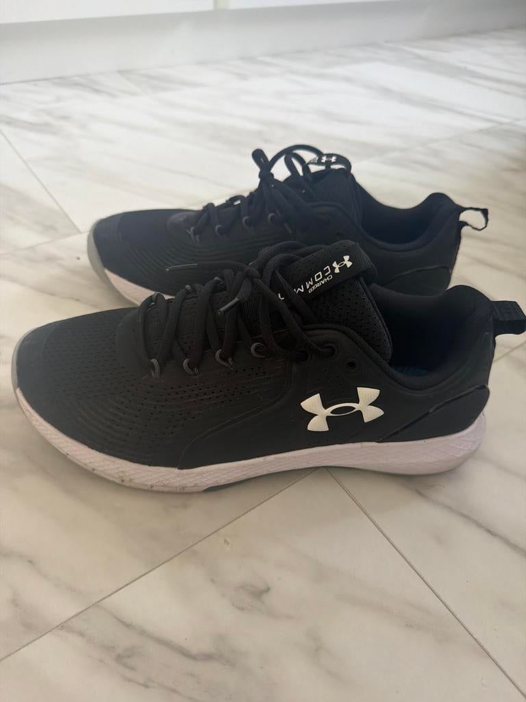 Under Armour sportschoenen maat 45, Ophalen, Zo goed als nieuw, Sportschoenen, Zwart