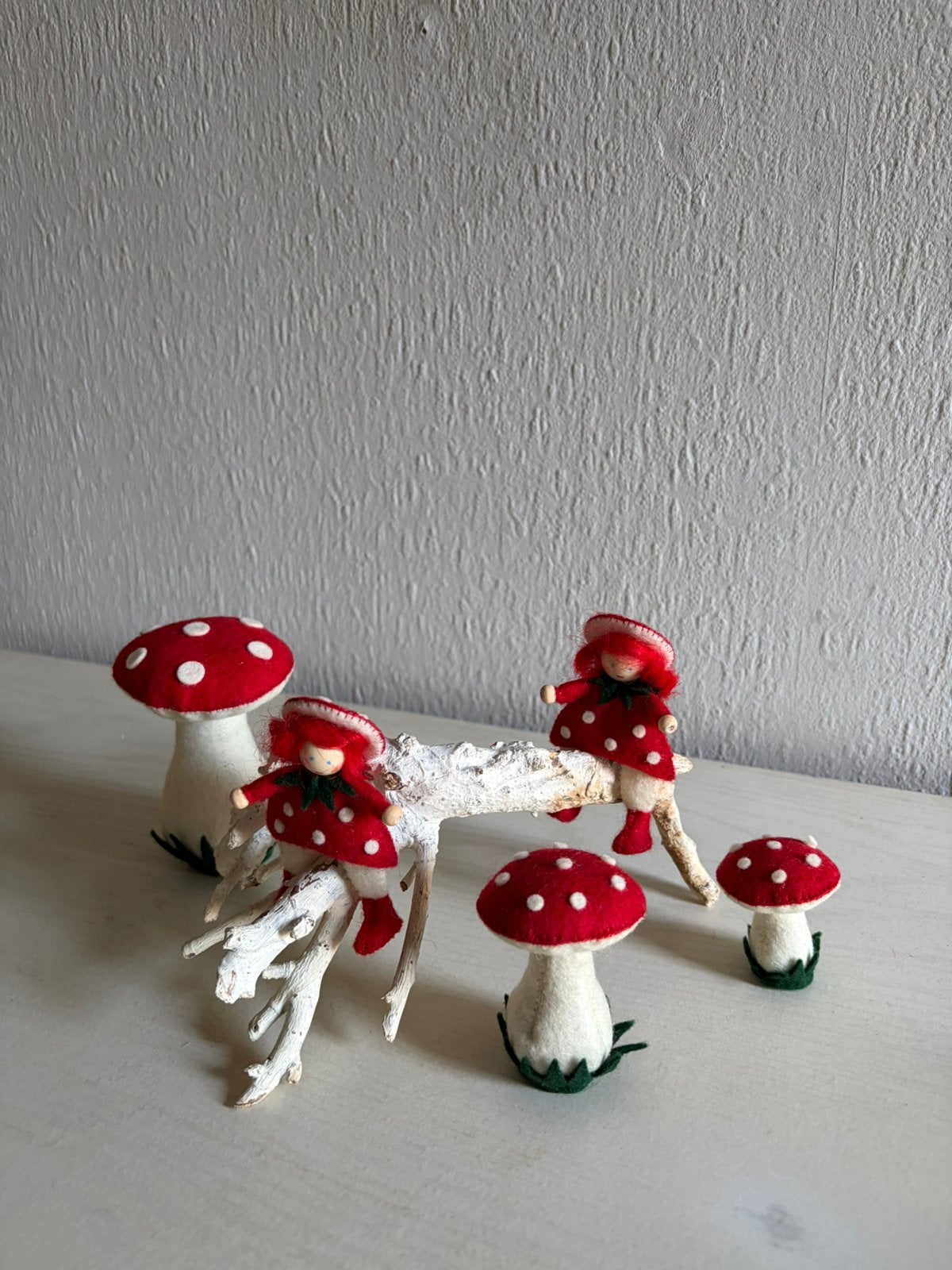 Paddenstoelen met 2 paddenstoel kindjes, Ophalen of Verzenden, Nieuw, Figuurtje(s), Wolvilt
