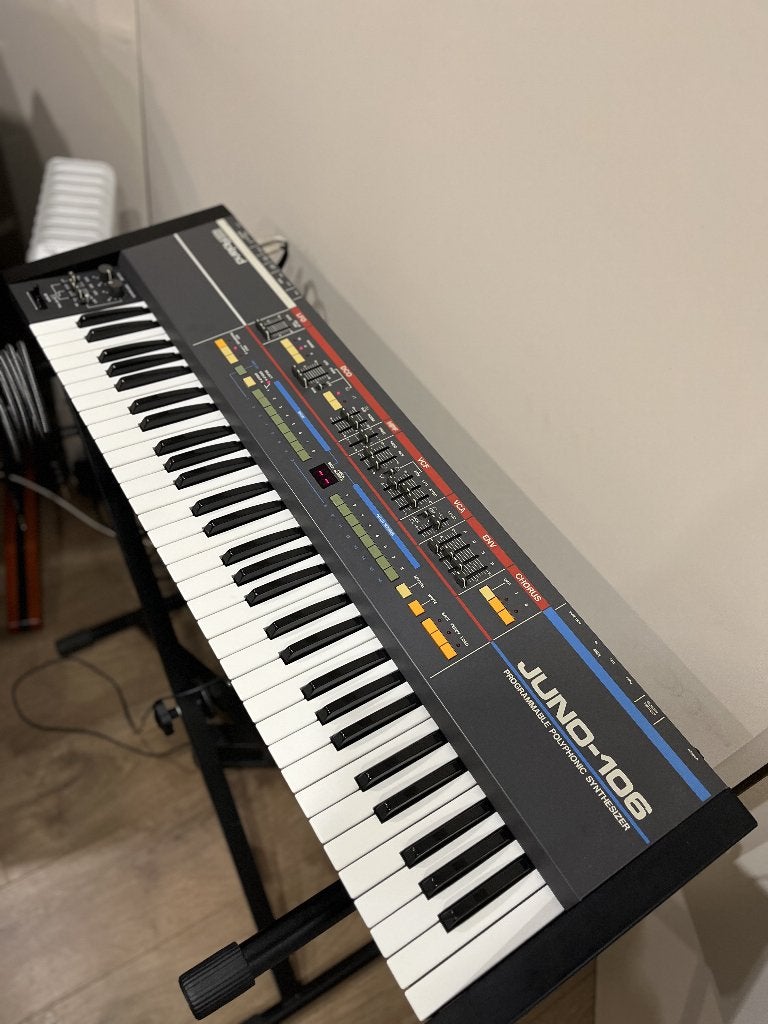 Roland Juno-106 | Mint Conditie | Volledig Gereviseerd, Muziek en Instrumenten, Synthesizers, 61 toetsen, Met midi-aansluiting