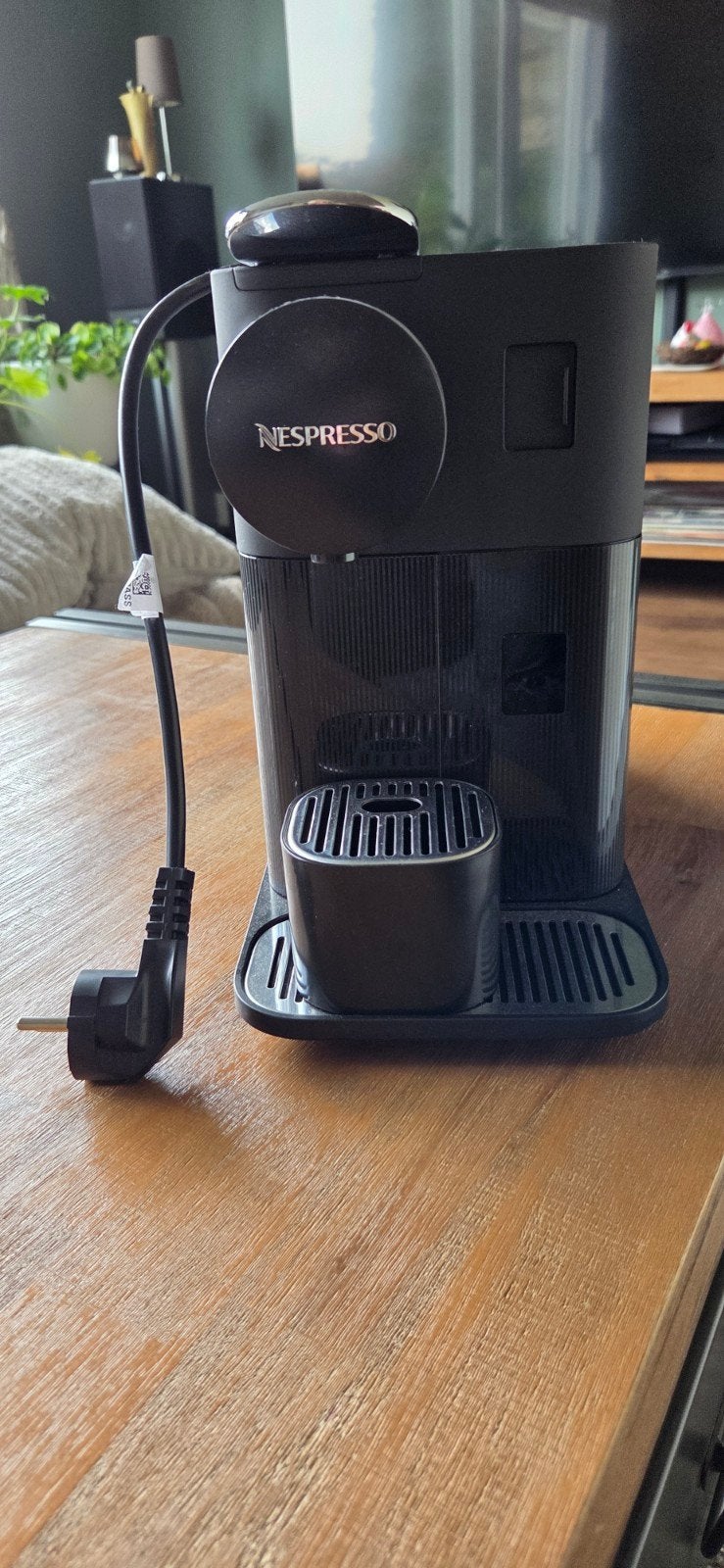 Nespresso Lattissima One - Zwart, Ophalen, Espresso apparaat, Zo goed als nieuw, 1 kopje