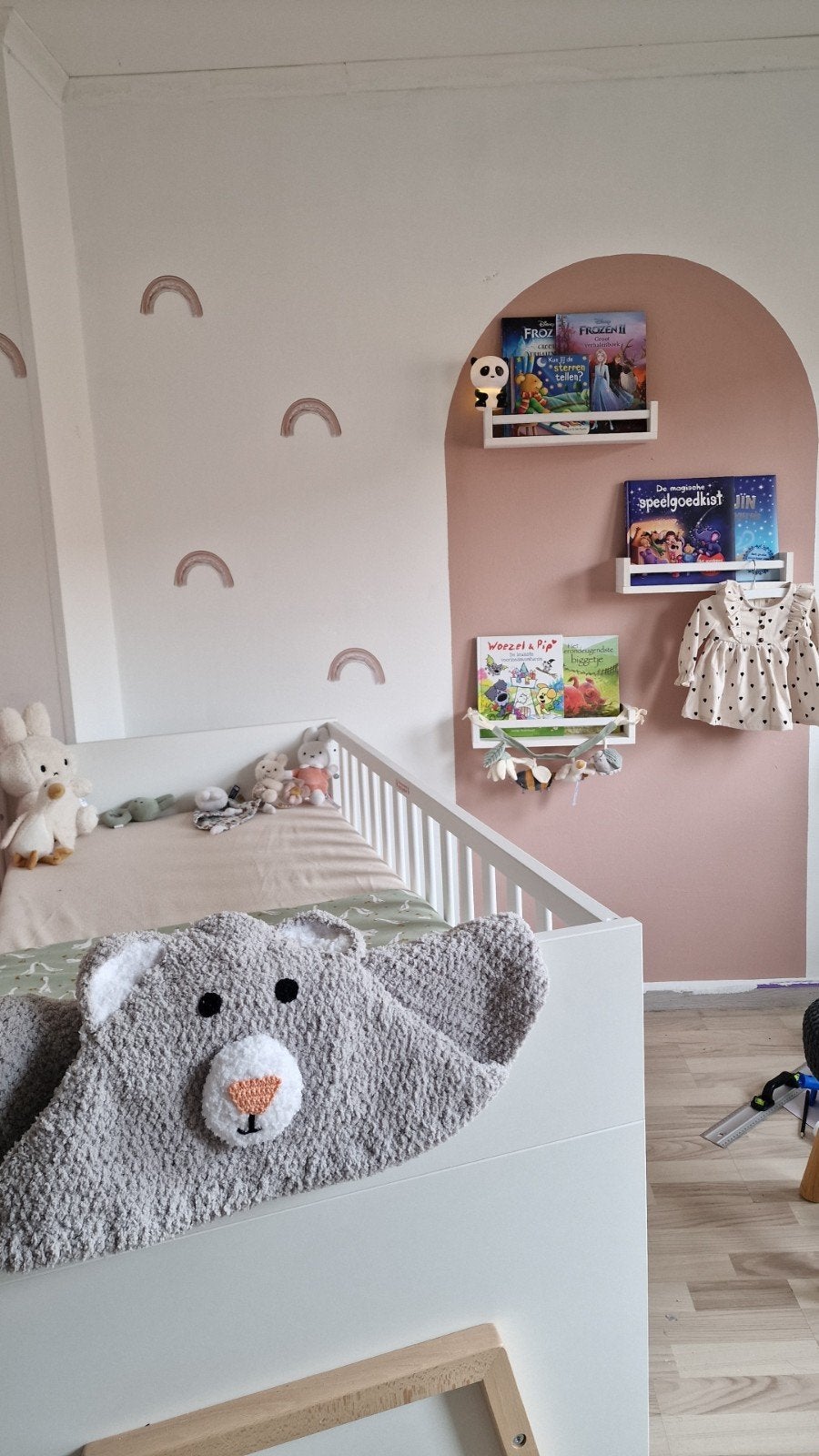 Wit babybedje met matras en lattenbodem, Kinderen en Baby's, 70 tot 85 cm, 140 tot 160 cm, Zo goed als nieuw, Ophalen