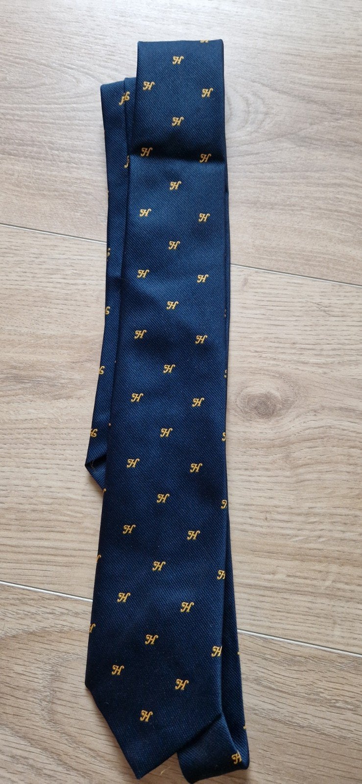 Heineken stropdas - Donkerblauw met gouden 'H' patroon, Verzamelen, Ophalen of Verzenden, Zo goed als nieuw, Heineken