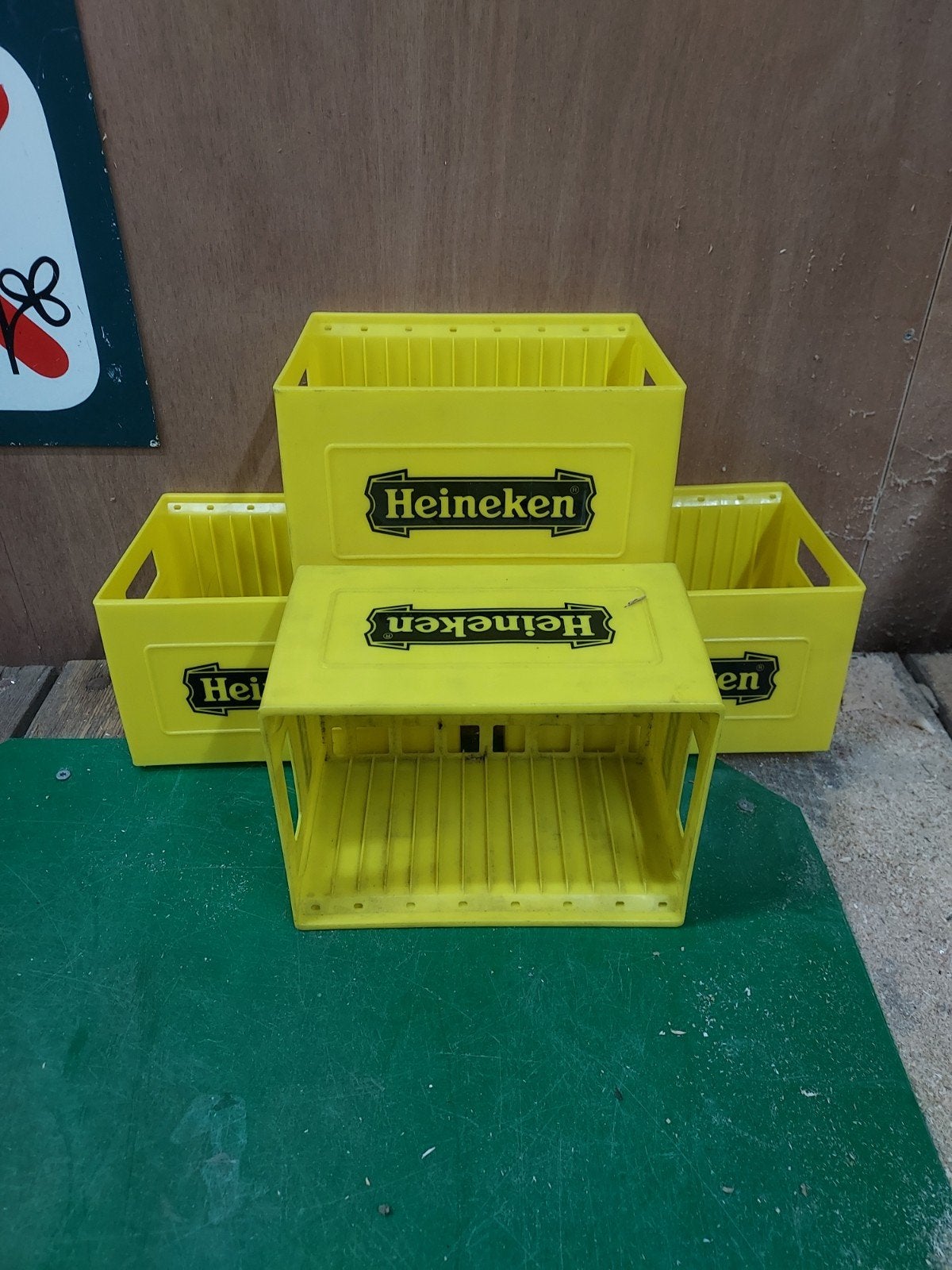 4 x oud gele Heineken reclame kratjes cd kratjes, Verzamelen, Biermerken, Gebruikt, Reclamebord, Plaat of Schild, Heineken, Ophalen