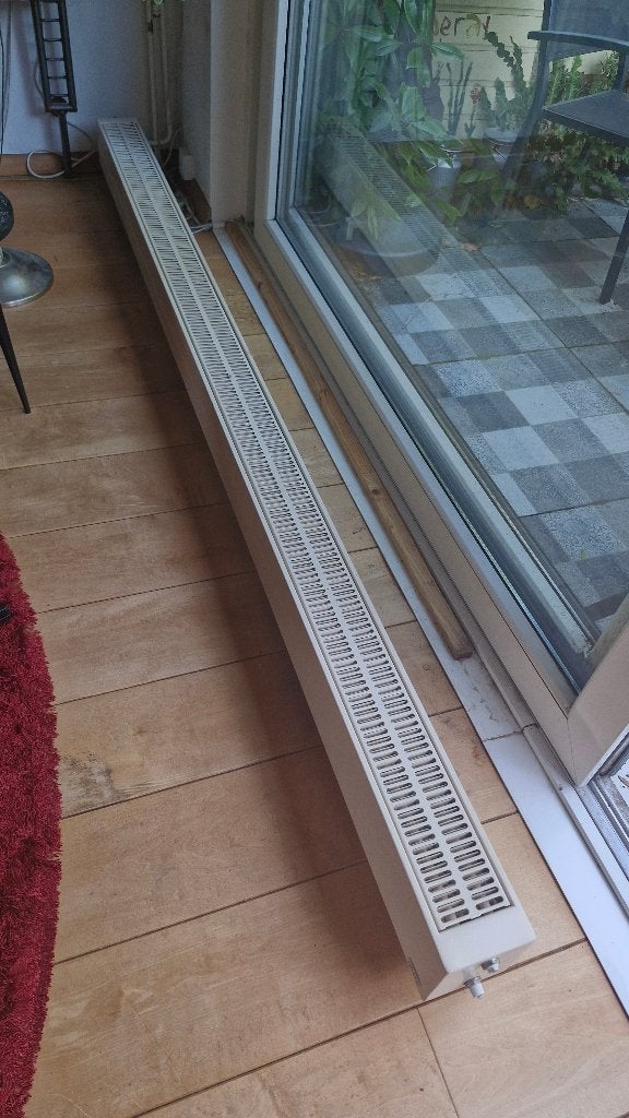 Convectorradiator 260x13x14 cm met thermostaatkraan, Ophalen, Gebruikt, Minder dan 30 cm, Radiator