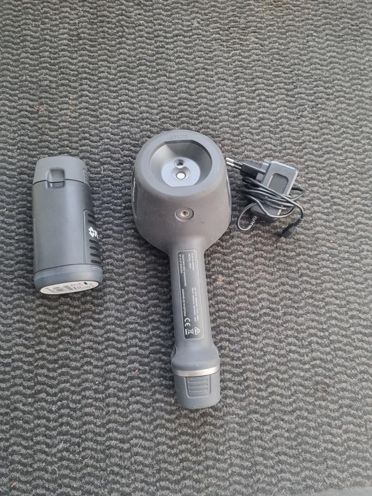 Flir k2 proffesionele warmtebeeldcamera in zeer goede staat, Ophalen of Verzenden, Zo goed als nieuw, Accu, Achterlicht