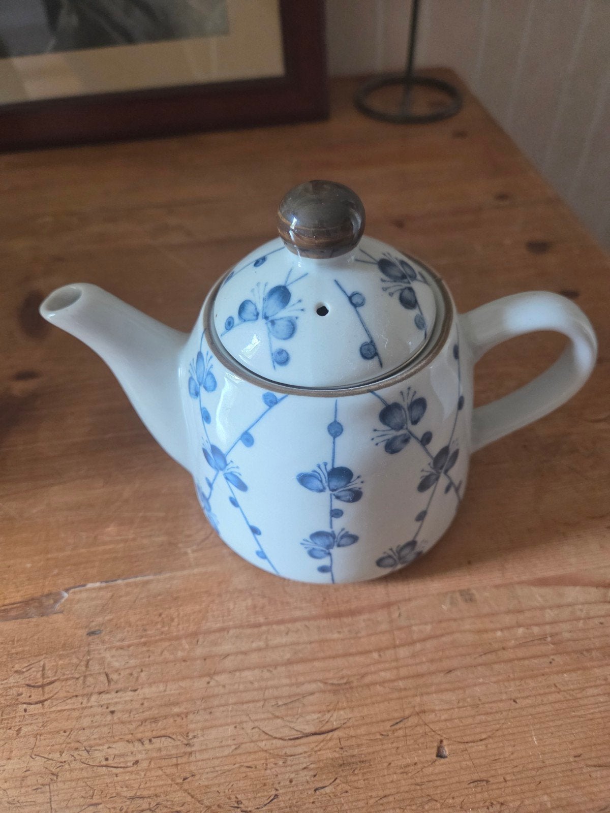 Riverdale Handpainted Theepot met Zeef - Blauw/Wit, Theepot/fluitketel, Blauw, Ophalen of Verzenden, Zo goed als nieuw