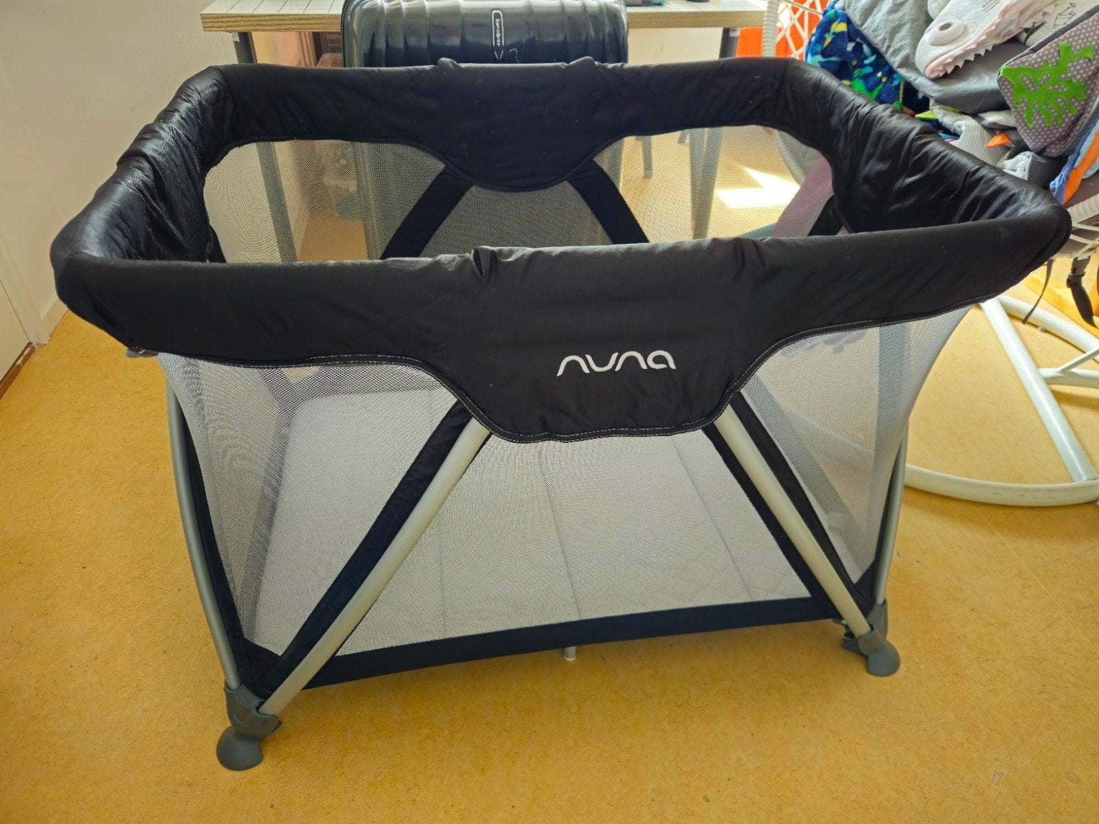 nuna sena campingbedje/box, Ophalen, Zo goed als nieuw, Reisbedje