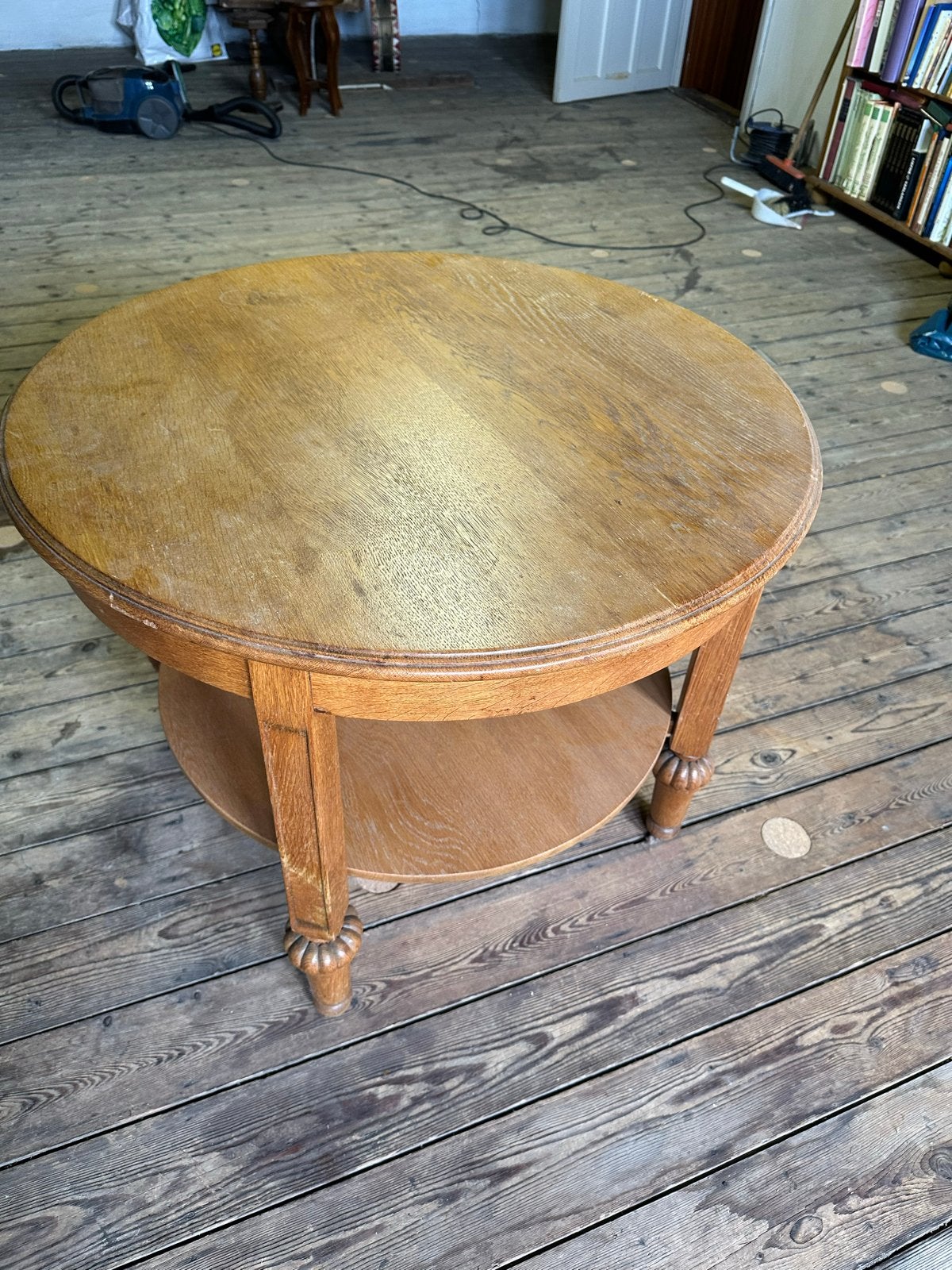 Antieke ronde salontafel van eikenhout, Antiek en Kunst, Ophalen