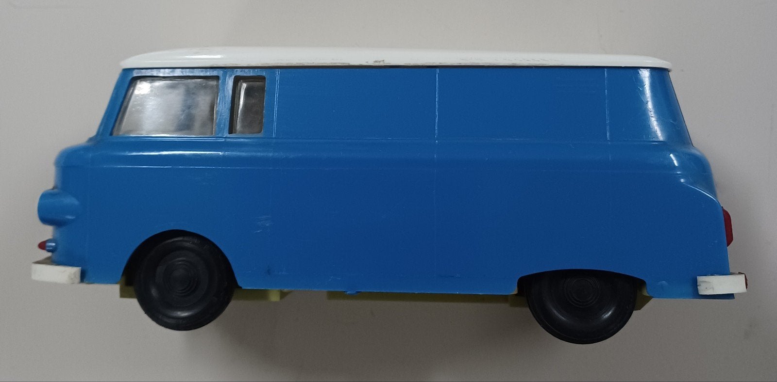 Oost-Duitse Barkas 1000 modelauto. Kunstof met frictie motor, Ophalen of Verzenden, Zo goed als nieuw, Bus of Vrachtwagen, Overige merken