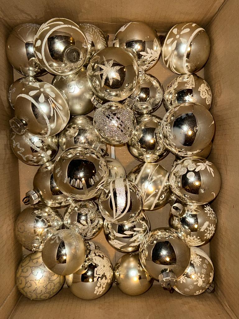 Plm 34 grotere Kerstballen vintage zilverglazen gesuikerde, Diversen, Kerst, Ophalen, Gebruikt