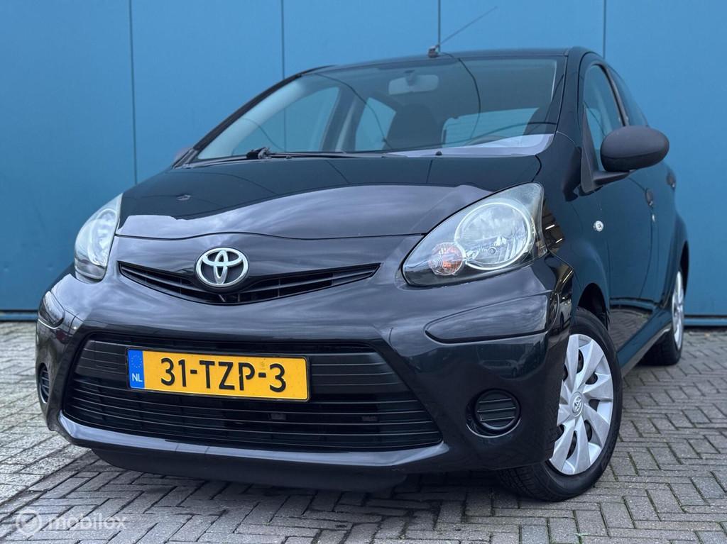 Toyota Aygo 1.0 VVT-i Comfort 5Drs Airco Nwe Koppeling, Auto's, Voorwielaandrijving, Euro 5, Gebruikt, 4 stoelen