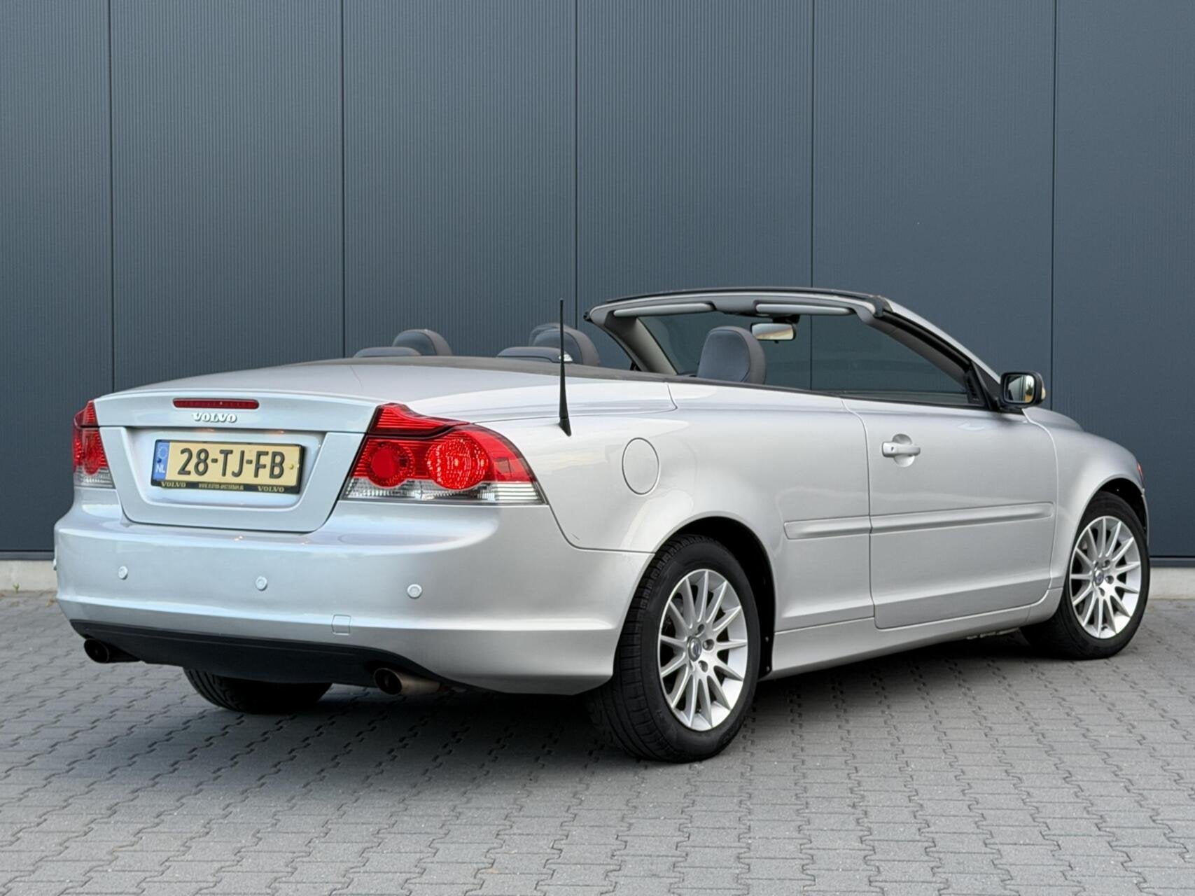 Volvo C70 Convertible 2.5 T5 Summum Leder - Dynaudio - 3e Ei, Auto's, Voorwielaandrijving, C70, Gebruikt, Zwart