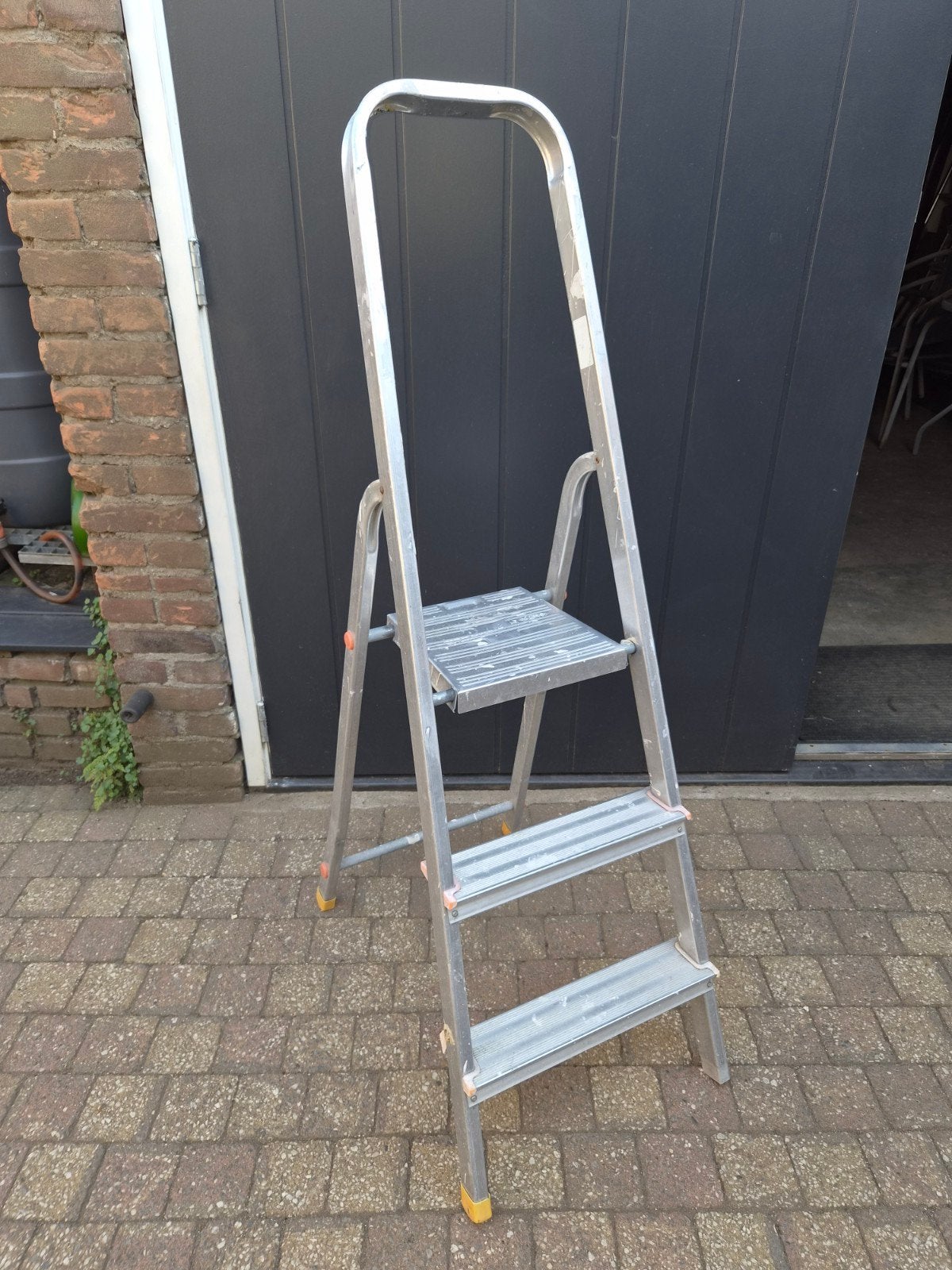 Aluminium huishoudtrap met 3 treden, Gebruikt, Trap, Ophalen of Verzenden, Opvouwbaar of Inschuifbaar