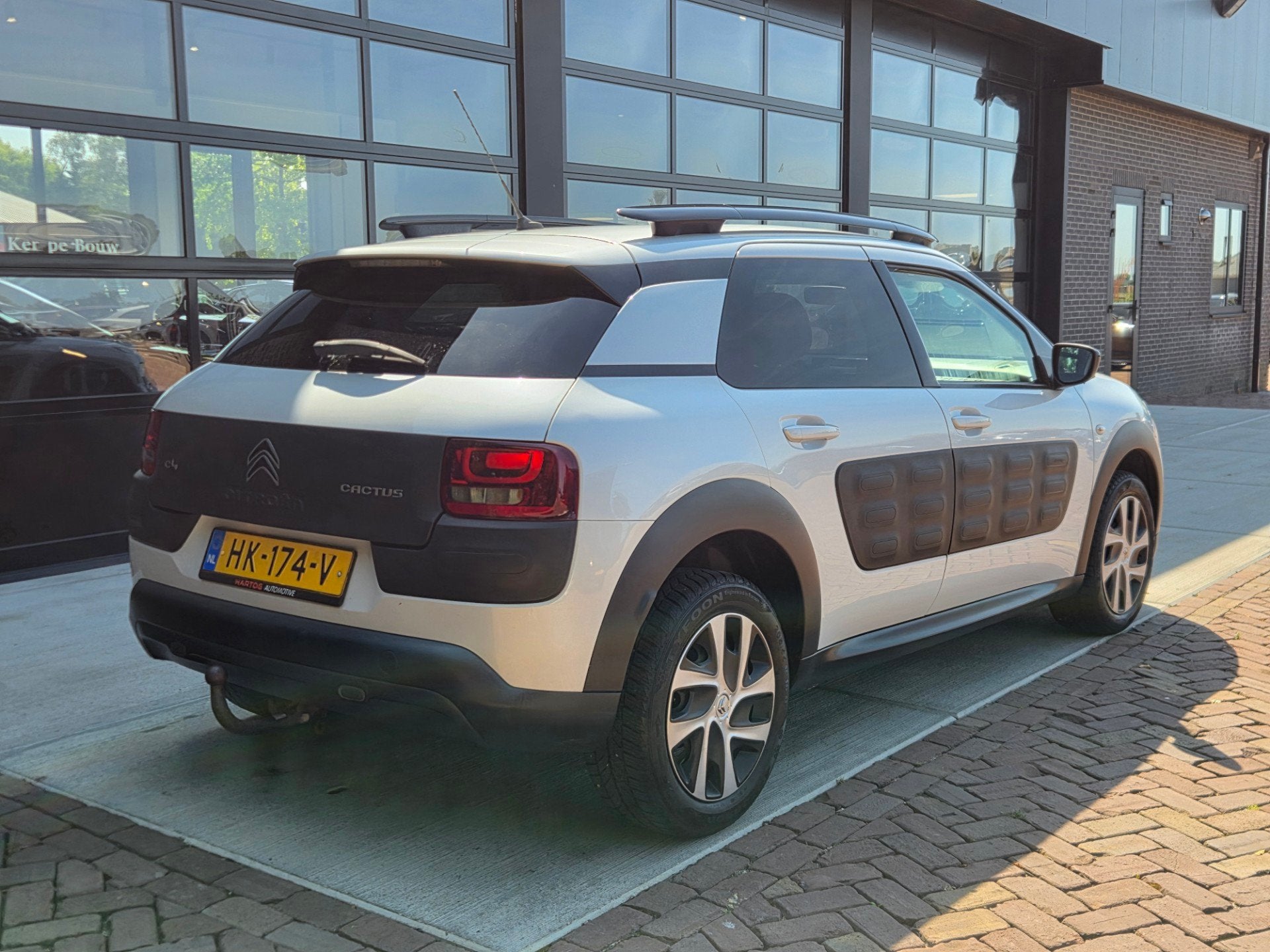 Citroen C4 Cactus 1.2 PureTech Feel | Trekhaak | Navigatie, Voorwielaandrijving, Gebruikt, 1199 cc, 82 pk