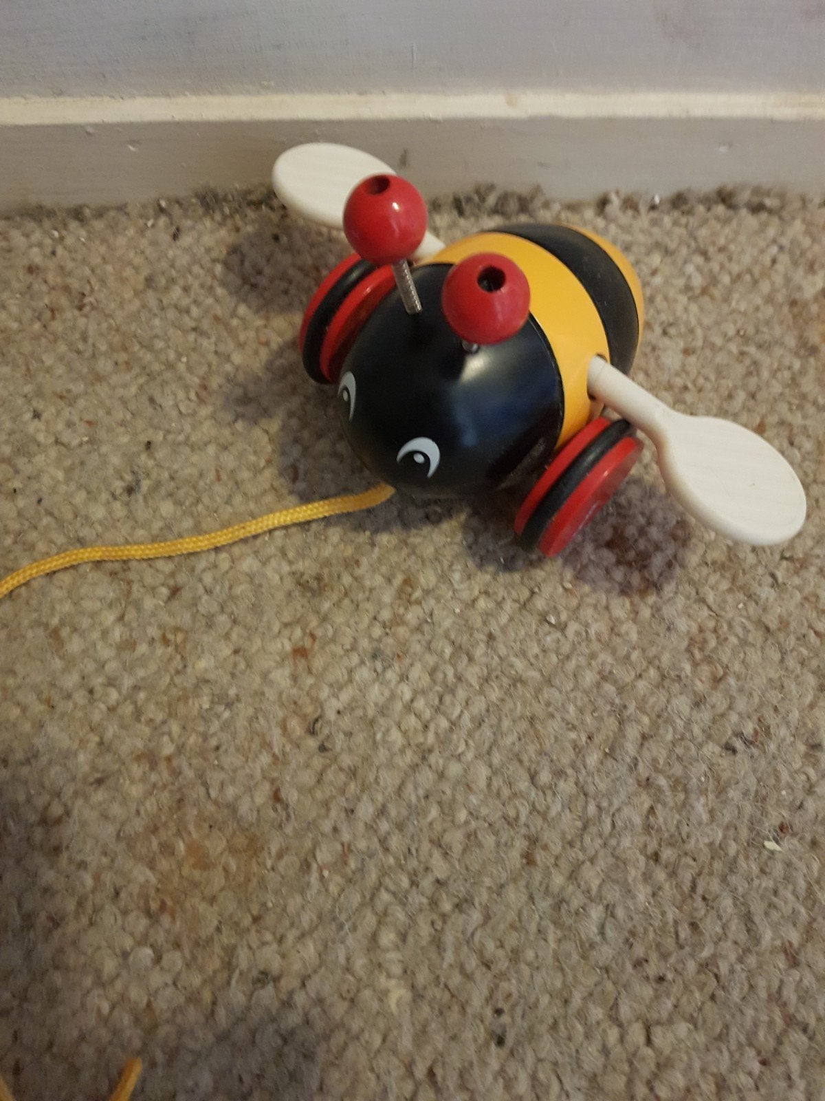Houten bij op wieltjes, van Brio., Ophalen