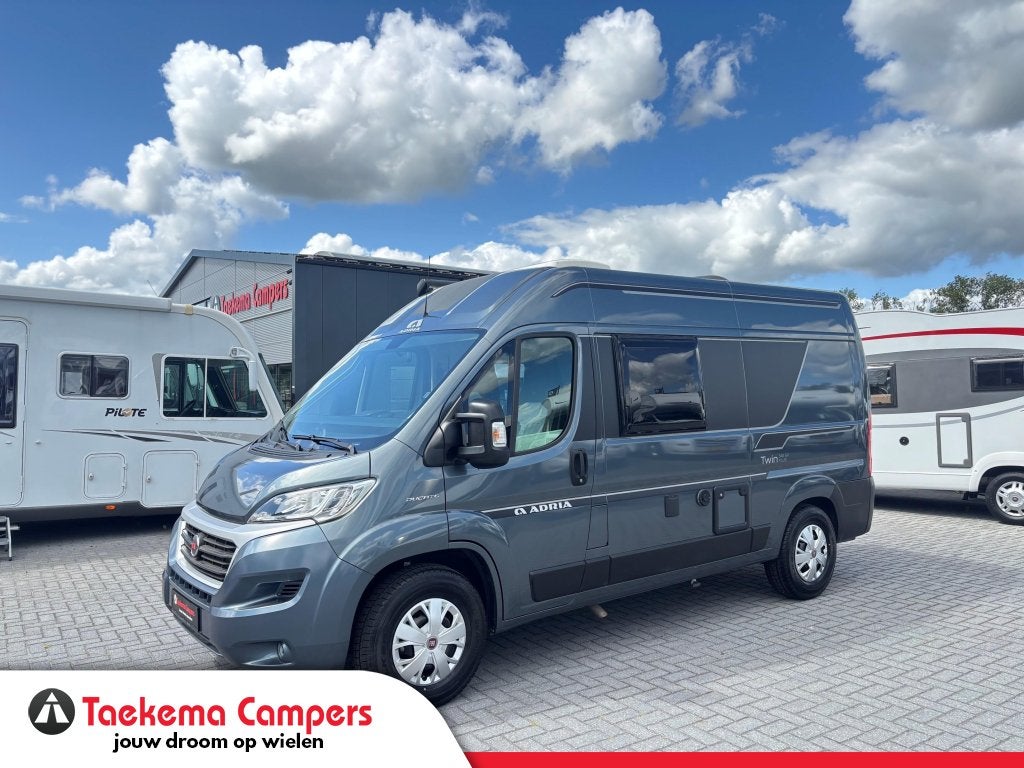Fiat Adria Twin Plus 540SP Dwarsbed/2020/Euro6/5.4M/27.000km, Caravans en Kamperen, Buscamper of Camperbus, Fiat, Bedrijf, Tot en met 3