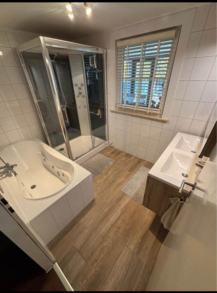 Douche en whirlpool bad - perfect werkend en gedemonteerd, Huis en Inrichting, Badkamer | Complete badkamers, Ophalen, Gebruikt