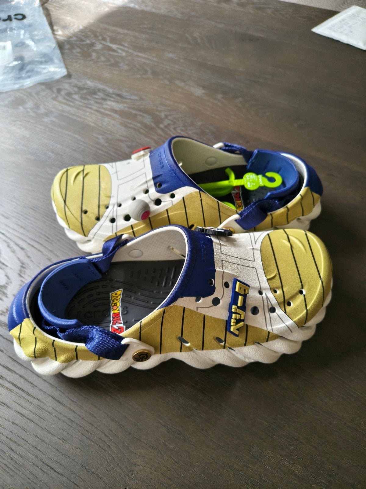 Crocs x Dragon Ball Z Vegeta Clogs - Maat 42/43, Kleding | Heren, Schoenen, Nieuw, Verzenden