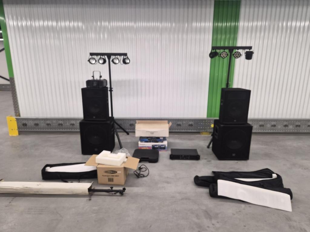 Complete DJ-set met luidsprekers en lichteffecten, Ophalen of Verzenden