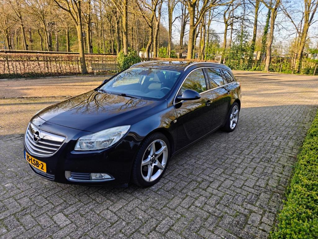 Opel Insignia 1.6 Turbo 132KW Sports Tourer 2010 Zwart, Auto's, Stof, 4 cilinders, 179 pk, Zwart
