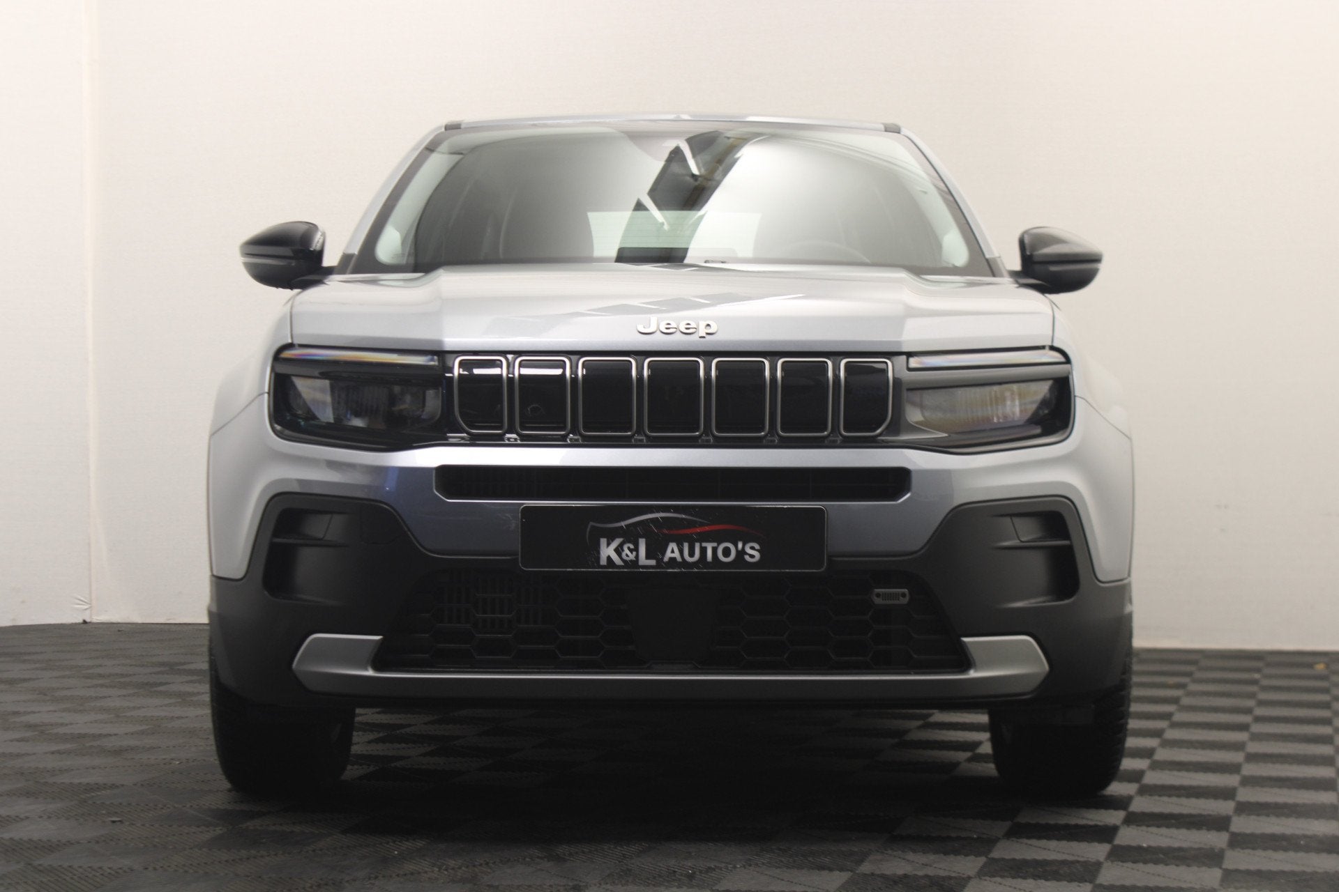 Jeep Avenger 1.2 Altitude (bj 2024), Auto's, Voorwielaandrijving, 101 pk, Gebruikt, Zwart