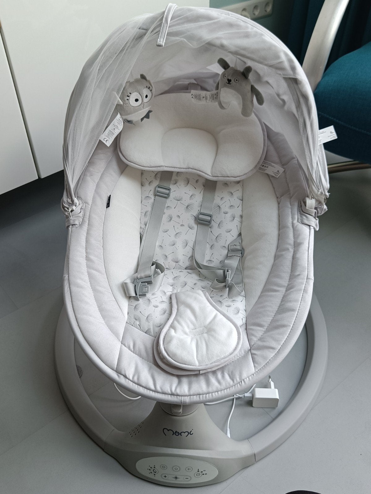 Momi Kenani baby swing (baby schommel) weinig gebruikt, Schommelstoel, Ophalen, Overige merken, Met gordel(s) of riempje(s)
