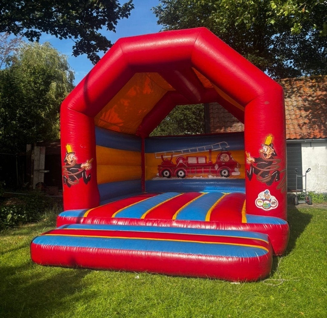 TE KOOP: springkussen brandweer met dak en certificaat, Ophalen, Gebruikt