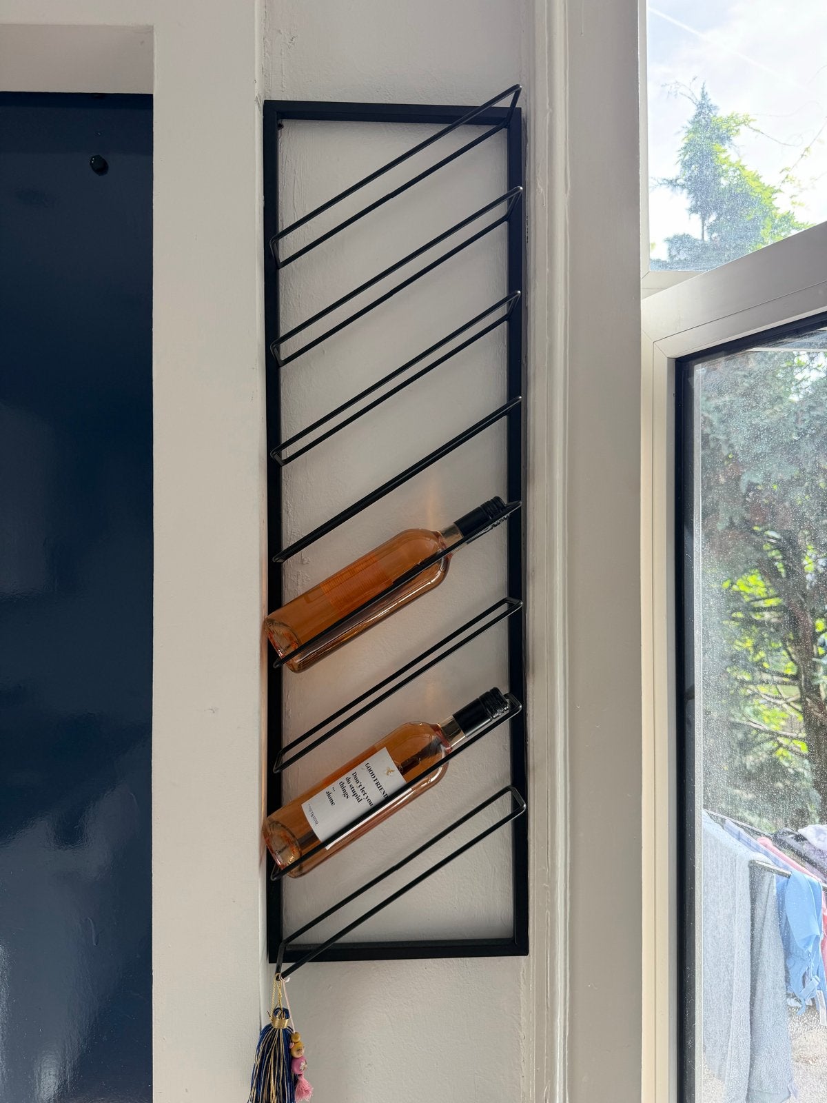 Zwart metalen wand wijnrek voor 8 flessen, Huis en Inrichting, Woonaccessoires | Wijnrekken, 5 tot 15 flessen, Ophalen of Verzenden