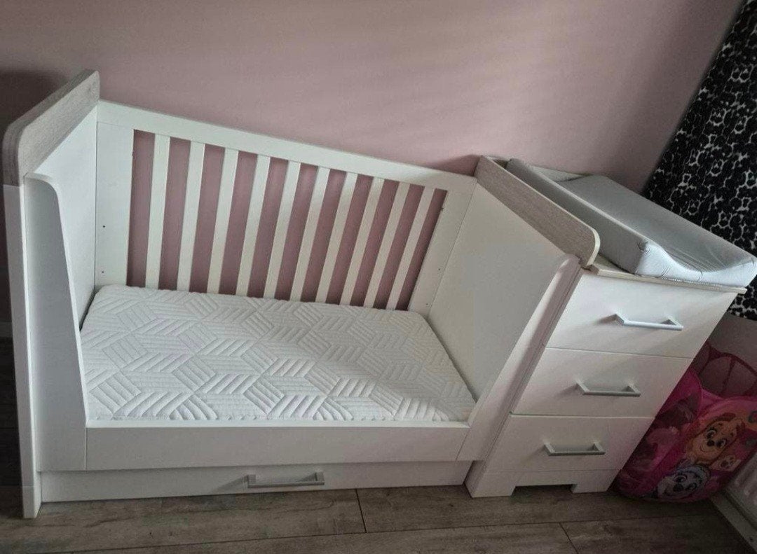 Babybedje met commode en lades - Wit/Grijs, Ophalen, Zo goed als nieuw, Ledikant