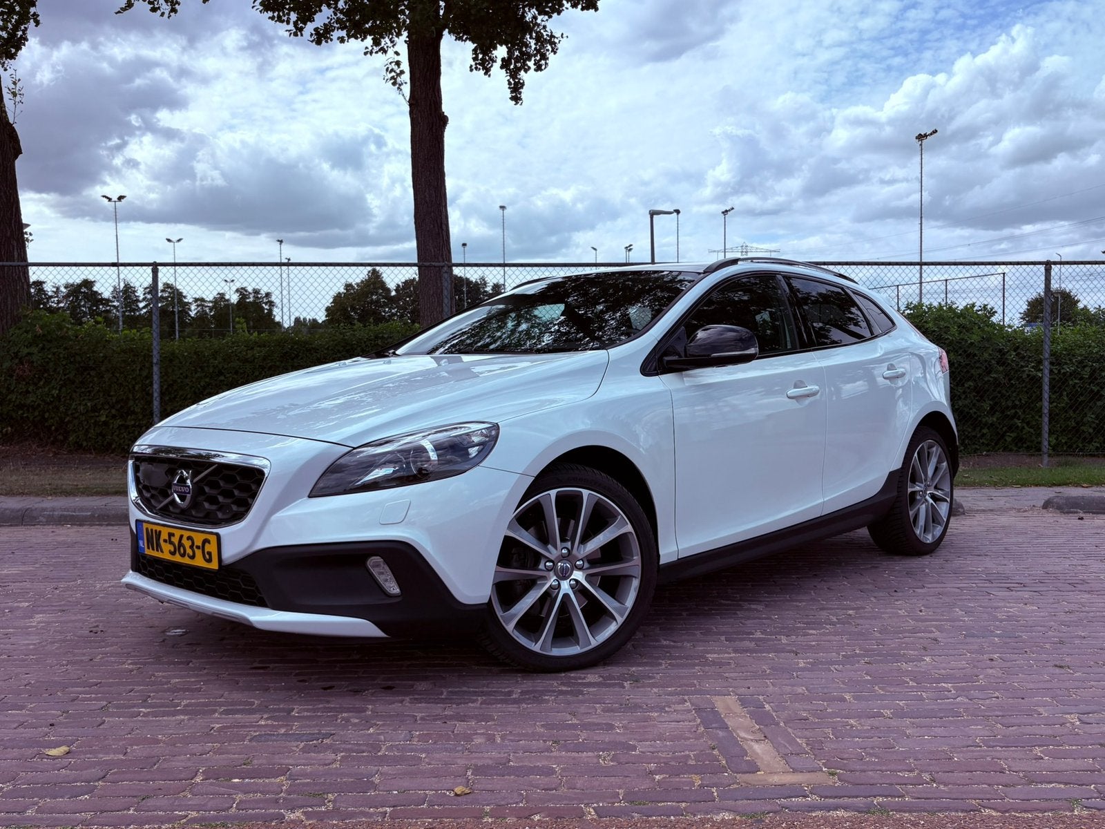Volvo V40 Cross Country T5 AWD 245PK, Automaat, Zwart, 4 cilinders, 1969 cc