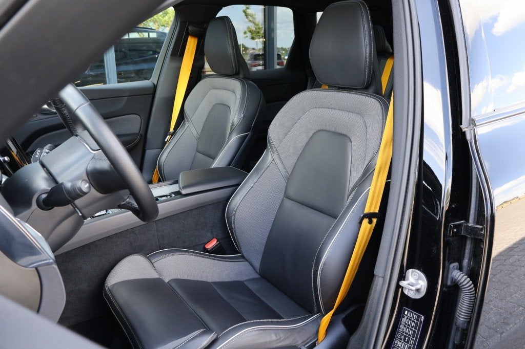 Volvo XC60 Recharge T8 AWD Polestar Engineerd 455pk/ Panodak, Auto's, Volvo, Automaat, Gebruikt, Huisgarantie, Zwart