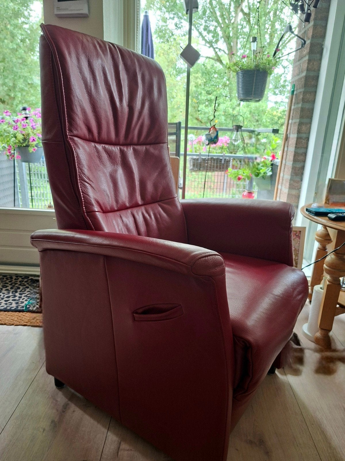 Luxe rode leren sta-op stoel, Ophalen, Minder dan 75 cm, Leer, Zo goed als nieuw