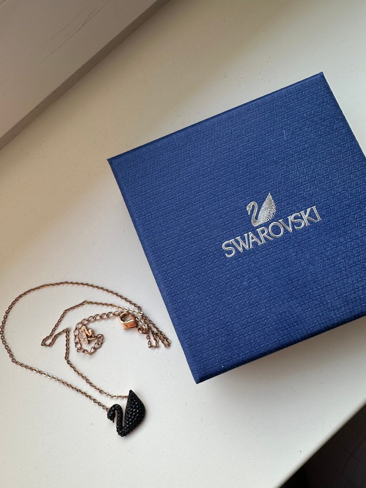 Swarovski Swan Necklace, Verzenden, Nieuw, Sieraad of Horloge