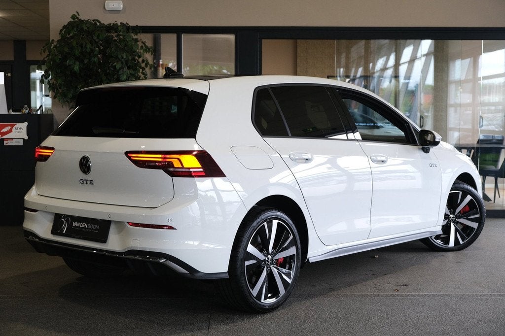 Volkswagen Golf 8.5 1.5 eHybrid GTE 272PK Facelift Cam Led H, Auto's, Volkswagen, Gebruikt, Zwart, Wit, 1700 kg