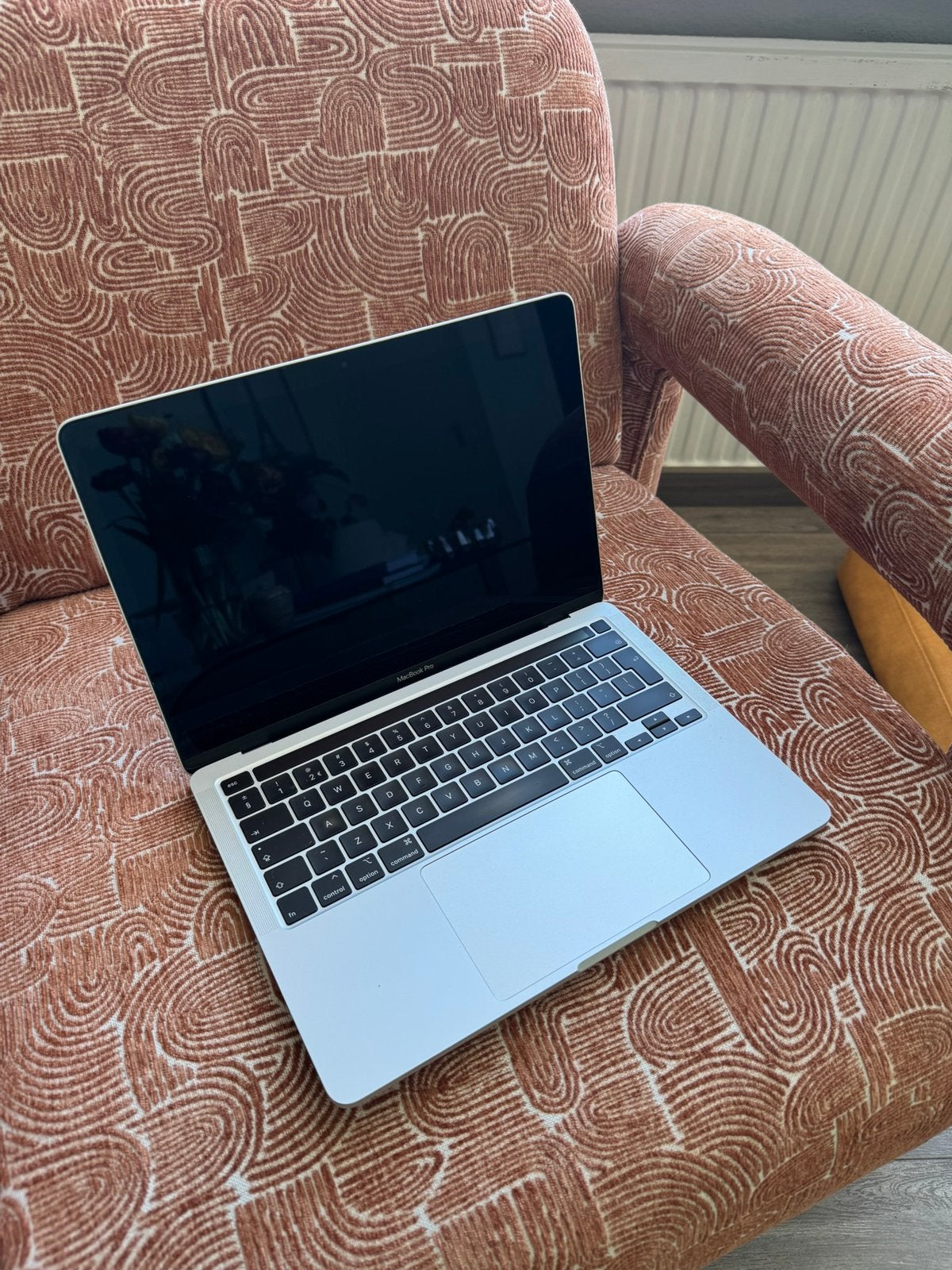 Apple MacBook Pro 2020 met Touch Bar, Computers en Software, Apple Macbooks, MacBook Pro, 256 GB, Qwerty, 8 GB