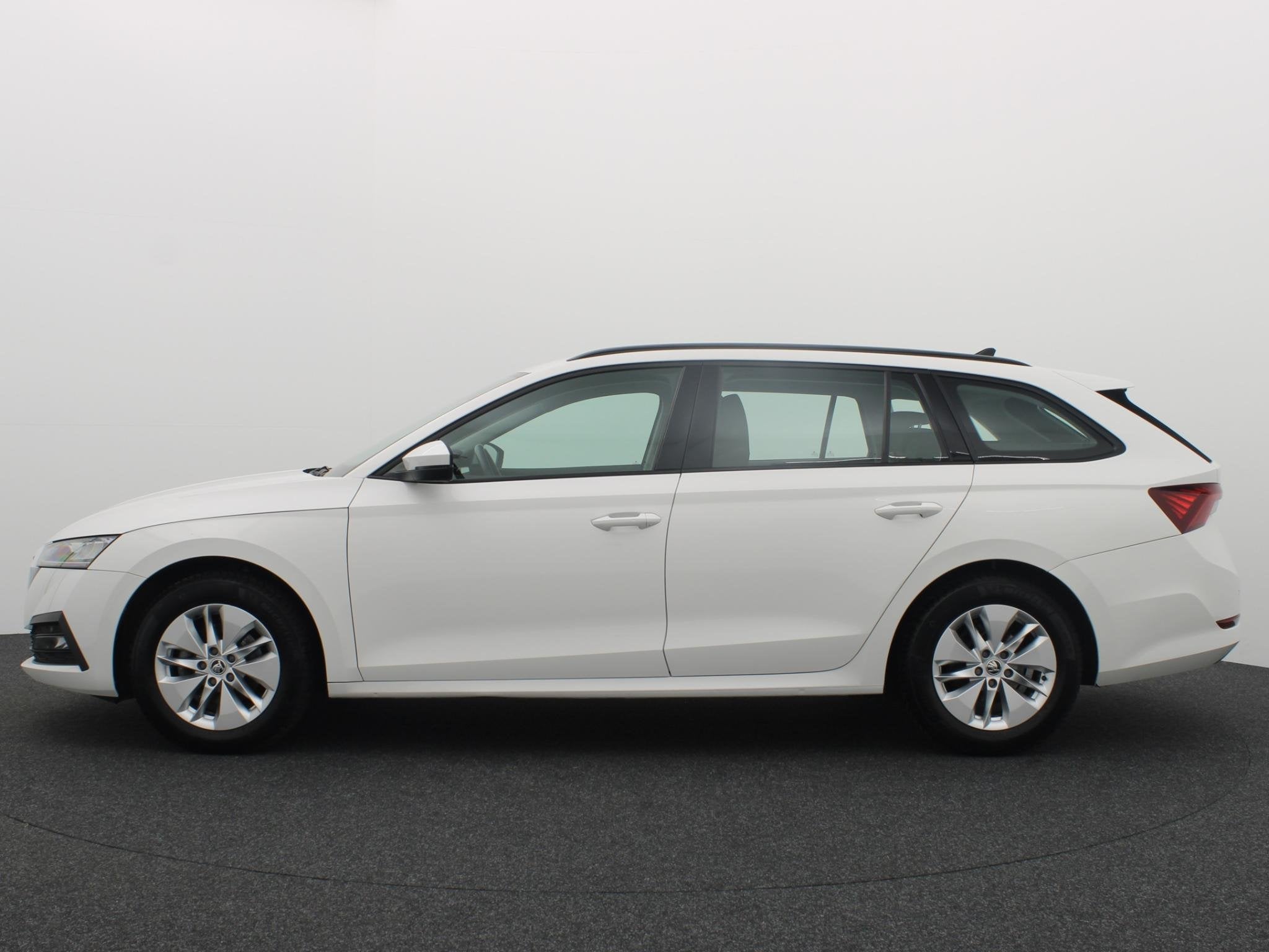 Skoda Octavia Combi 1.0 e-TSI Business Edition AUTOMAAT / TR, Auto's, Parkeersensor, Stof, Gebruikt, Euro 6