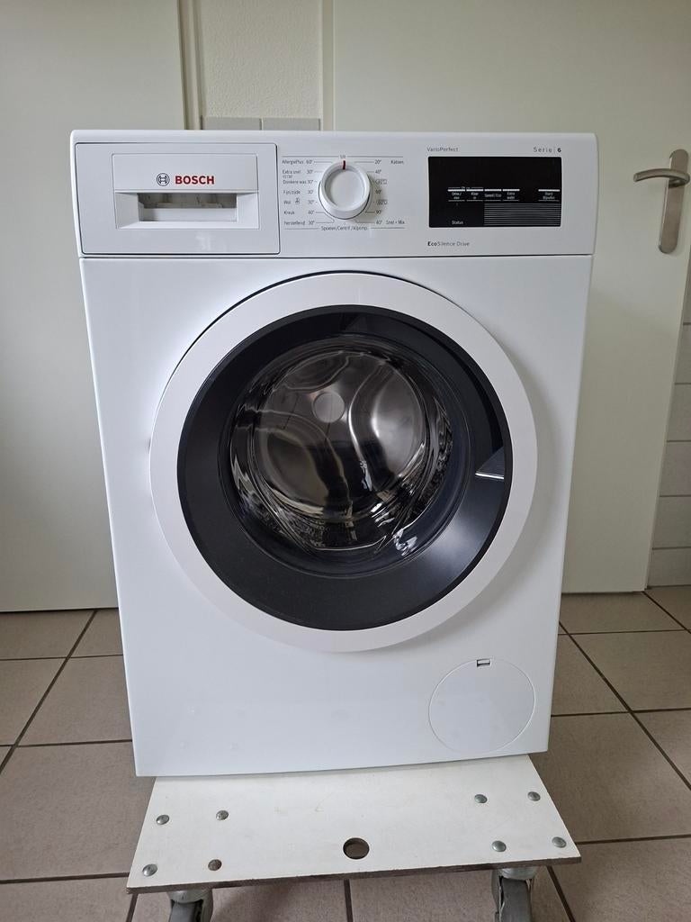 Bosch wasmachine serie 6, Ophalen, Zo goed als nieuw, 85 tot 90 cm, 1200 tot 1600 toeren