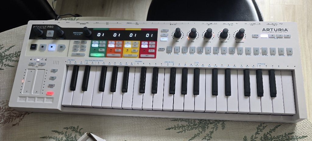 Arturia Keystep Pro (wit), Ophalen of Verzenden, Zo goed als nieuw