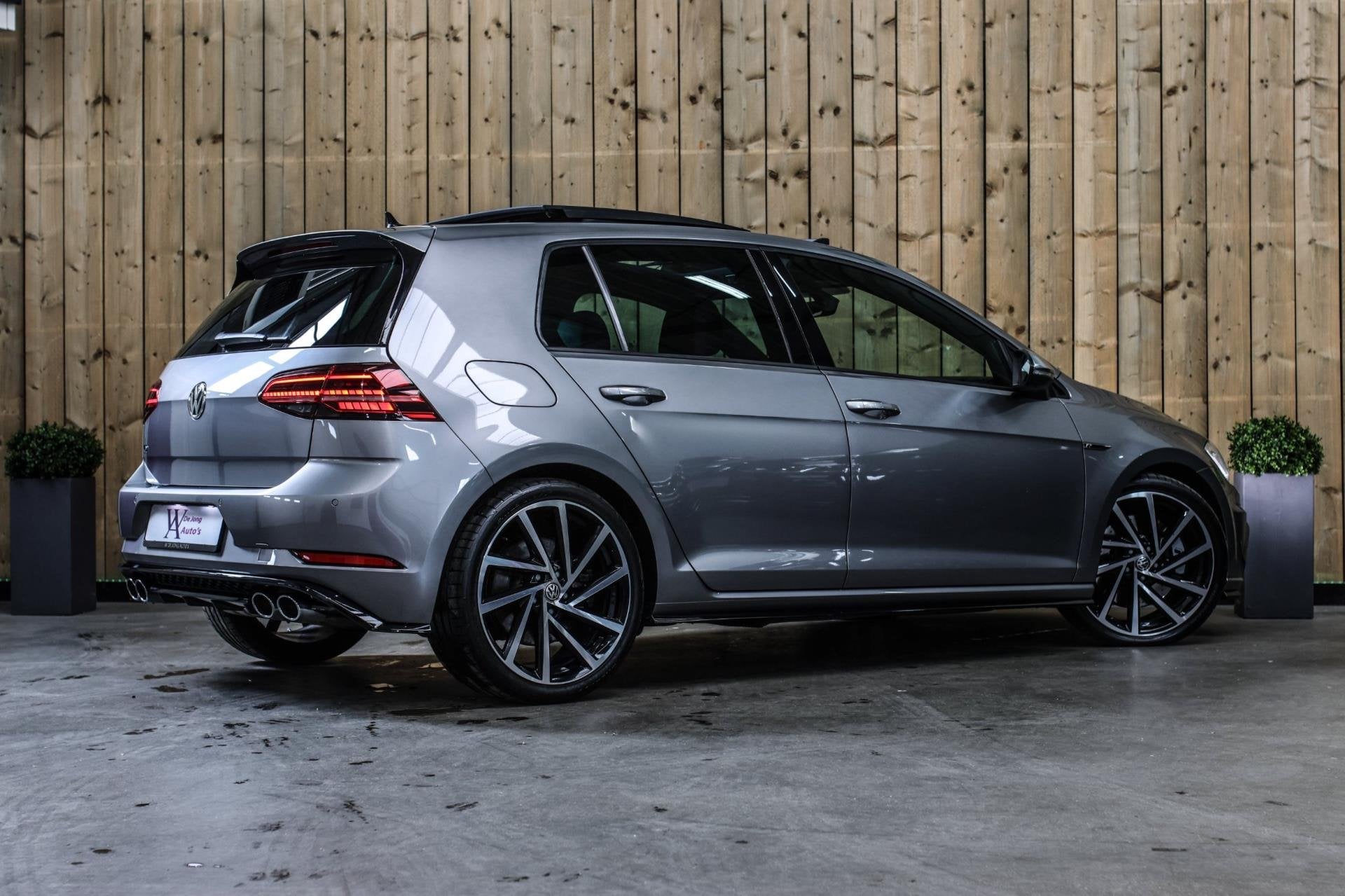 Volkswagen Golf 2.0 TSI 4Motion R *Pano*Individual kleur*Dyn, Automaat, Gebruikt, 1984 cc, Bedrijf