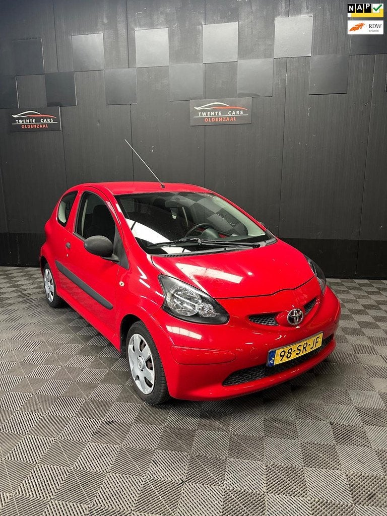 Toyota Aygo 1.0-12V | Nieuwe APK |, Auto's, Voorwielaandrijving, Stof, Gebruikt, Zwart