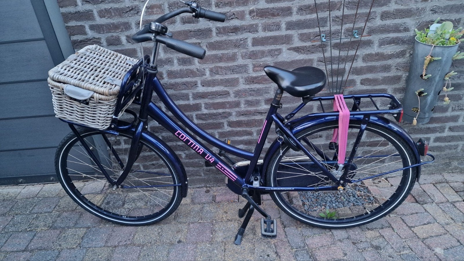 Cortina U4 Meisjesfiets 26 inch - Metallic Blauw/Roze, Fietsen en Brommers, Fietsen | Meisjes, Terugtraprem, Gebruikt, Cortina U4 transportfiets
