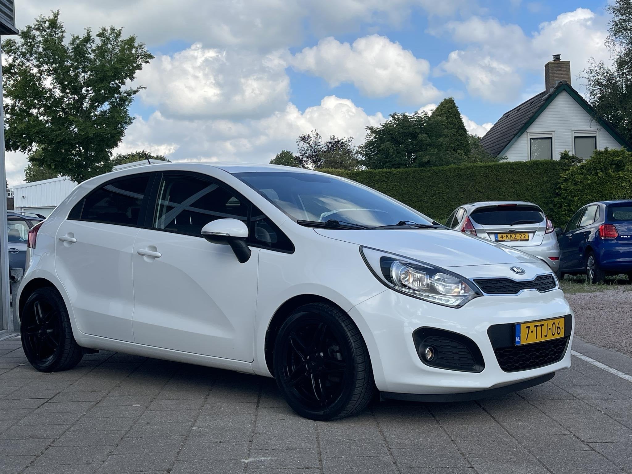 Kia Rio 1.2 CVVT World Cup Edition /Cruise/Clima/Leder/Parke, Auto's, 4 cilinders, Met garantie (alle), Wit, Handgeschakeld