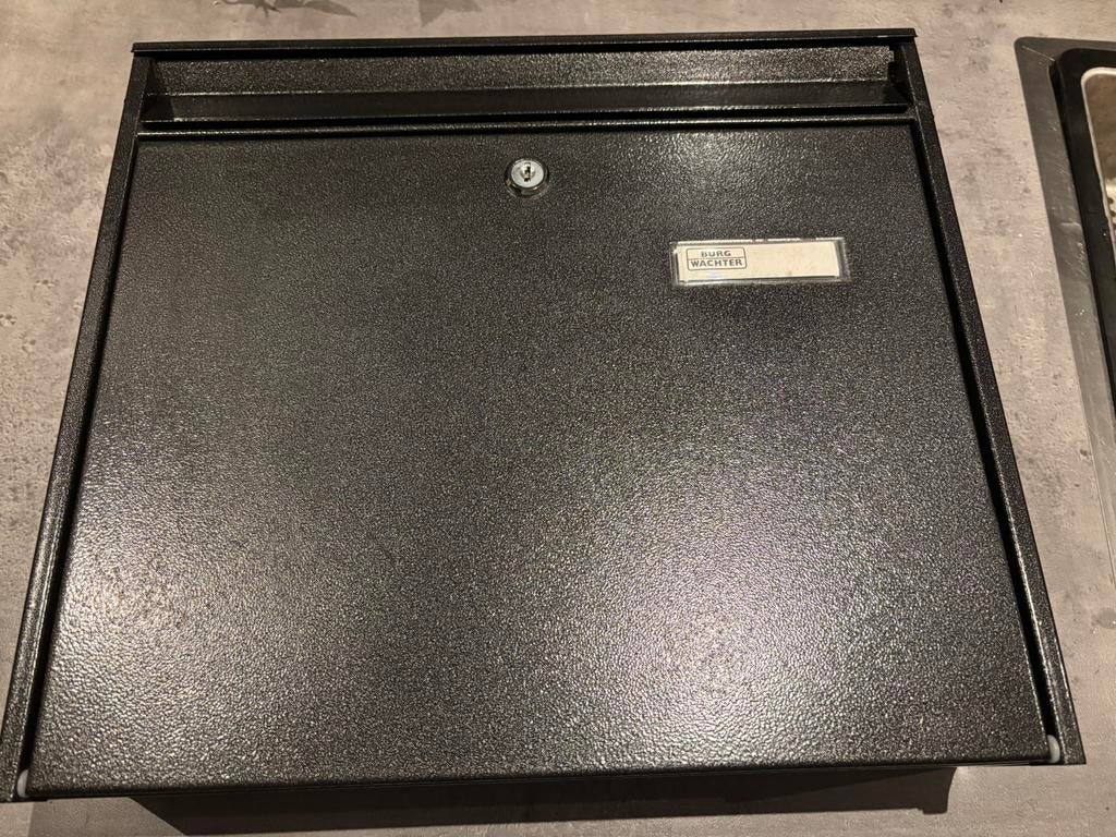 Brievenbus castello 440E, Ophalen of Verzenden, Gebruikt, Staal, Wandbrievenbus