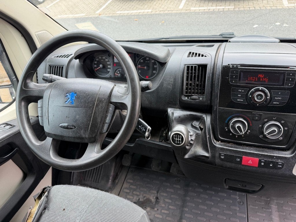 Peugeot BOXER 330 2.2 HDI L1H1 Profit+ AIRCO 3PERS. RIJDT GO, 13 km/l, Zwart, Bedrijf, Verwarmde buitenspiegels