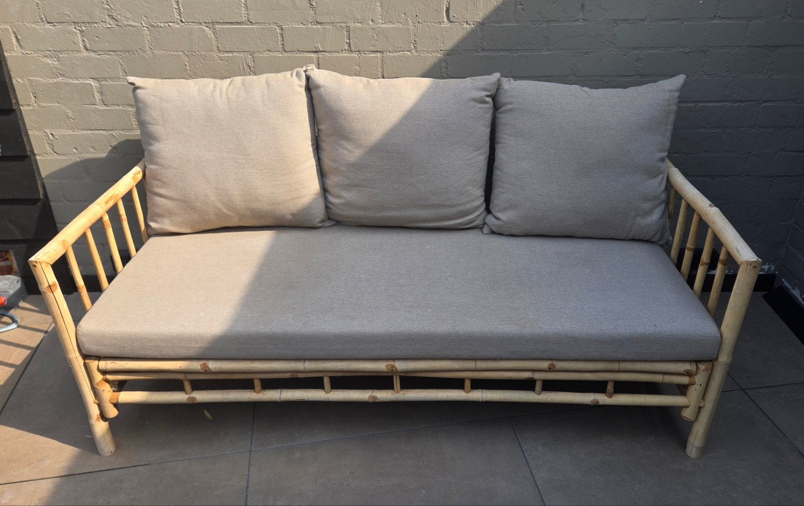 Bamboe loungeset 180x80 met tafeltje en beschermhoes, Ophalen, Overige materialen, Gebruikt, 3 zitplaatsen