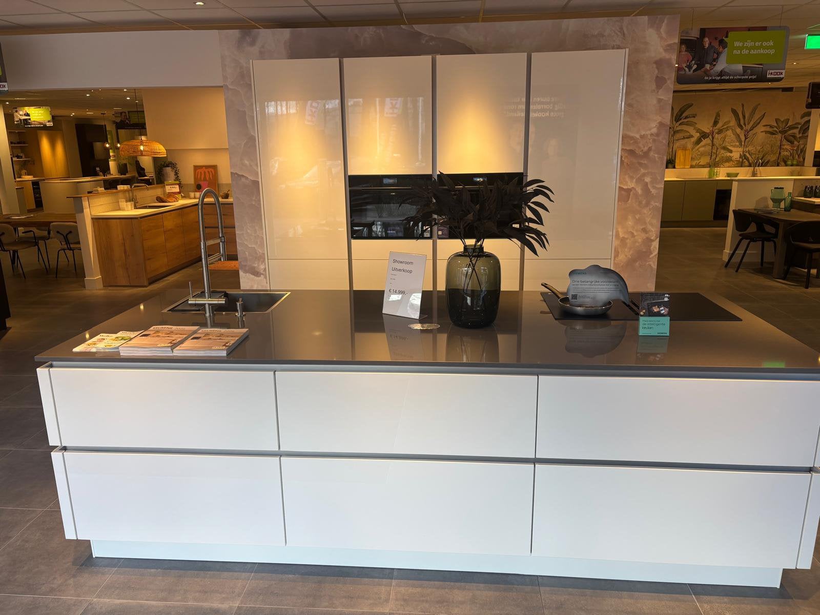 Showroom keuken wit hoogglans eiland, Huis en Inrichting, Keuken | Complete keukens, Ophalen, Wit, Overige typen, Nieuw