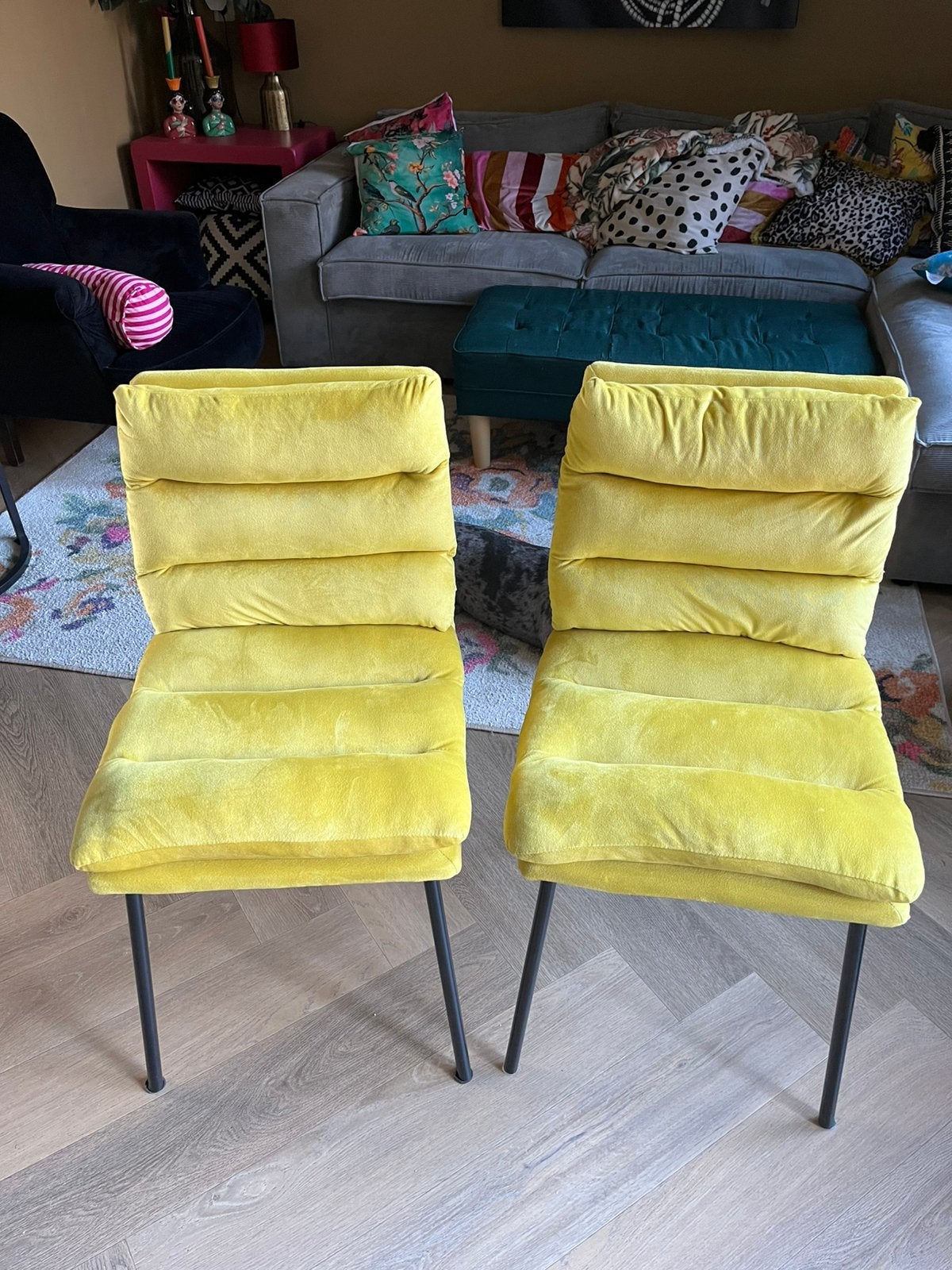 Zo goed als nieuw, twee blauwe en twee gele eetkamerstoelen., Ophalen, Zo goed als nieuw, Blauw, Twee